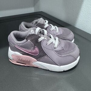 GIRLS' NIKE TODDLER AIR MAX EXCEE SNEAKERS Size 8C Pink and Gray